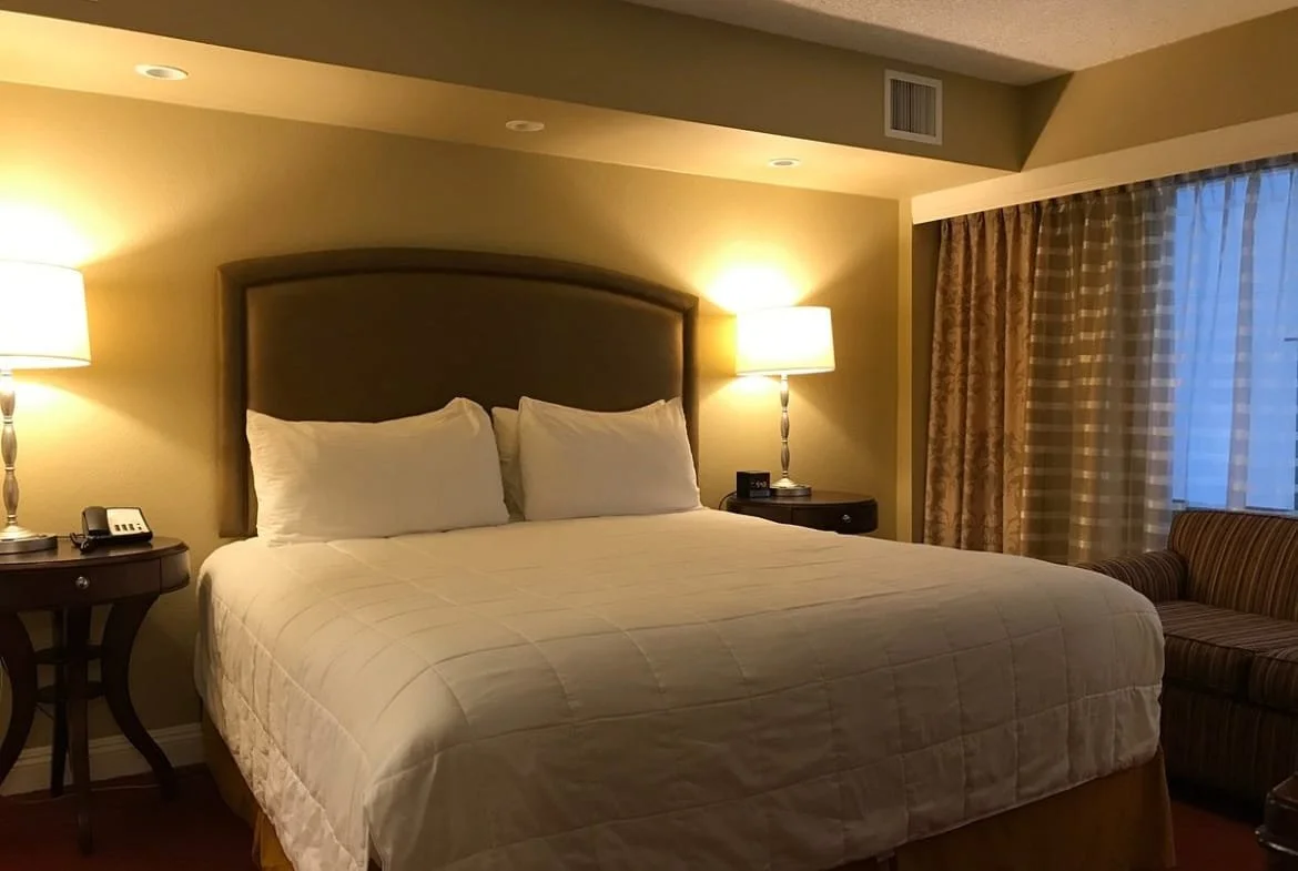 jockey-club-bedroom-1170x785.jpg
