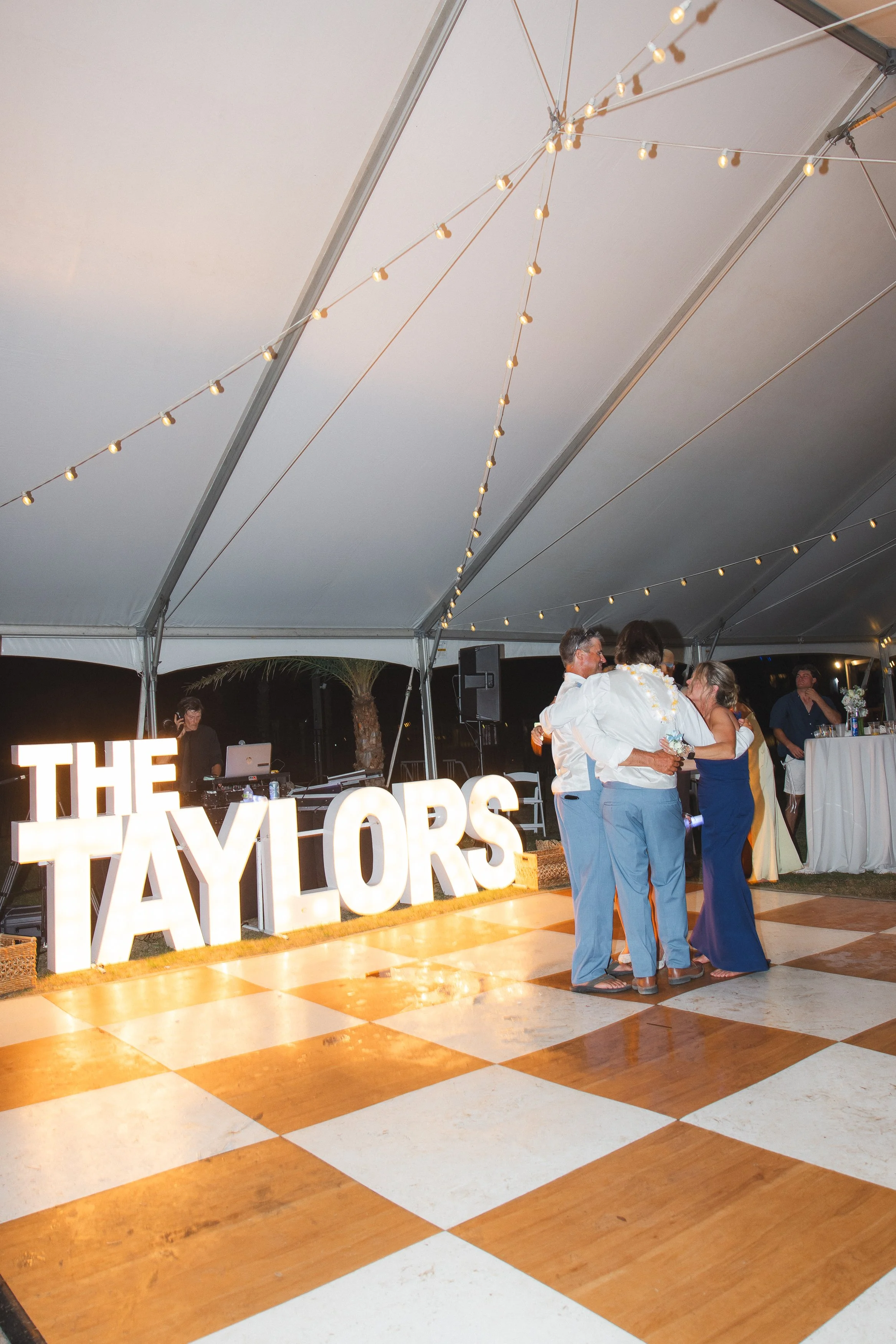 TaylorSneaks-353.JPG