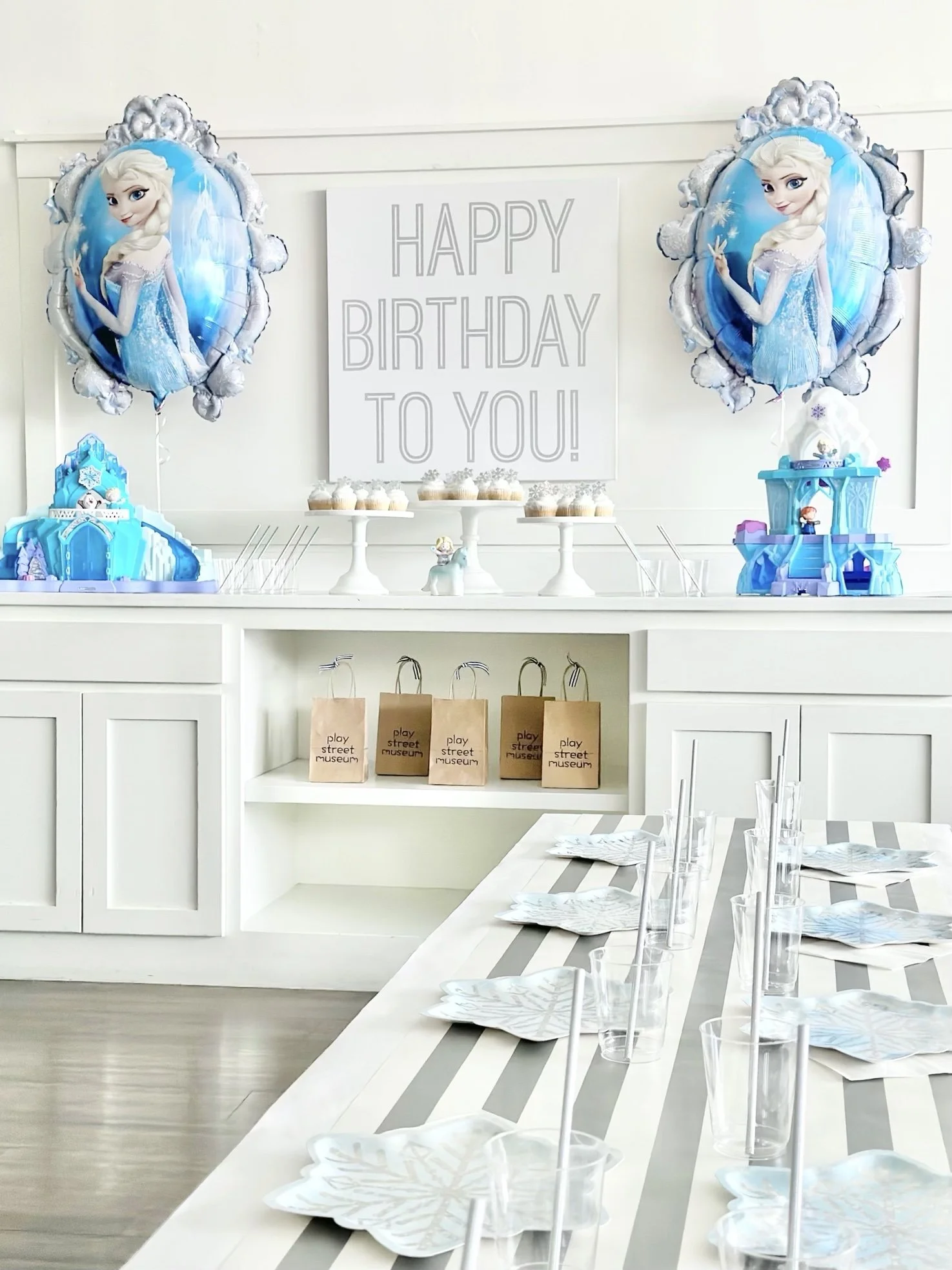 Frozen+Option+2+Party+Set+Up.jpg