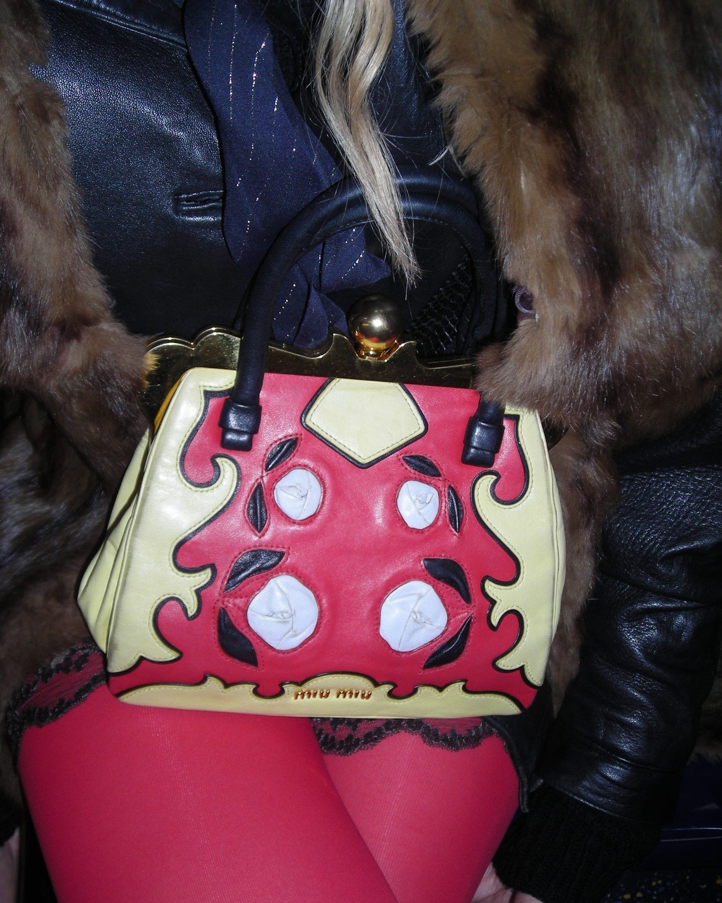 🥊
1-Red Tights
2-Red Gloves
3-Oh Mary! 
4-Orange Man