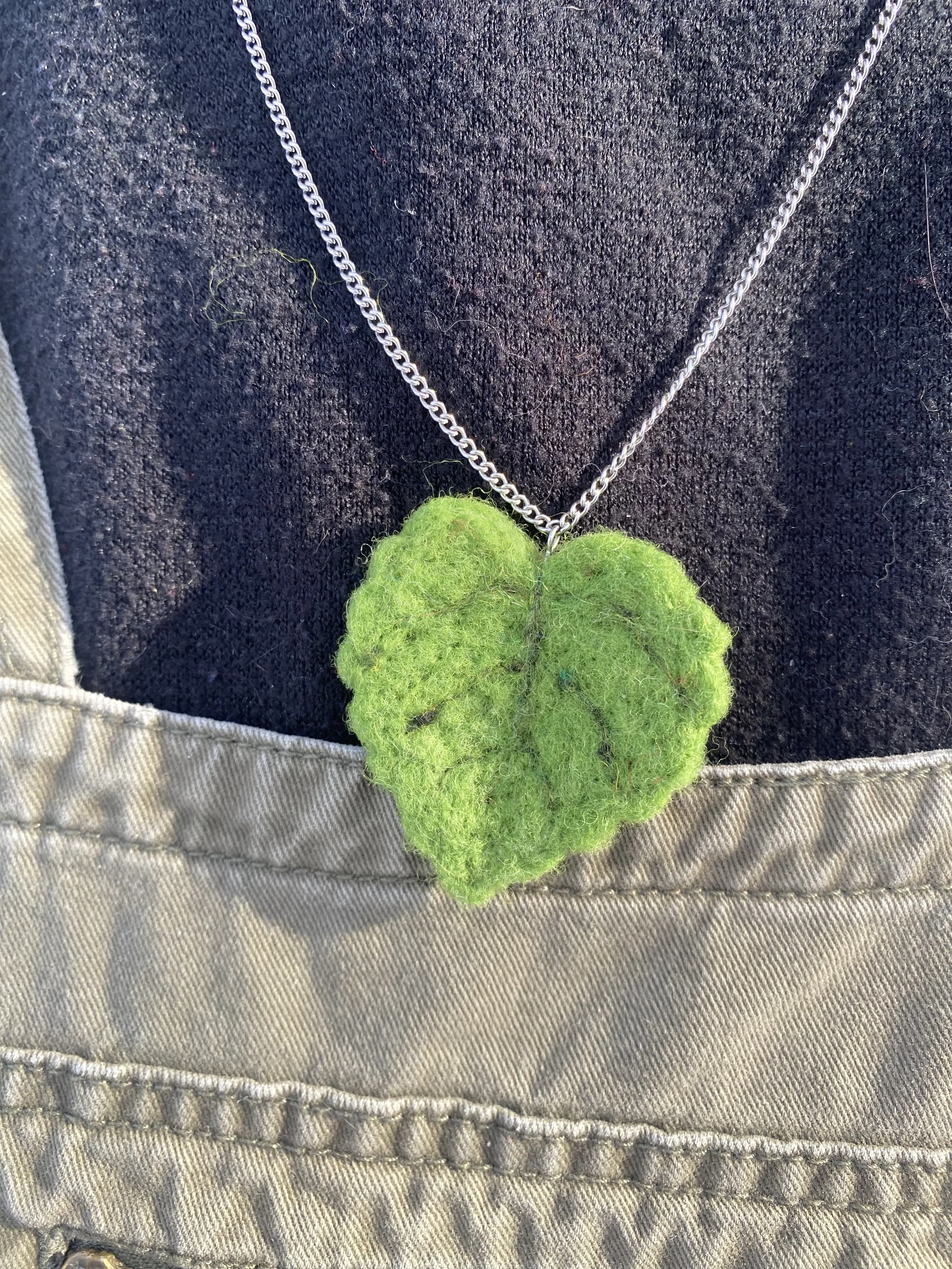 Heart shape leaf necklace