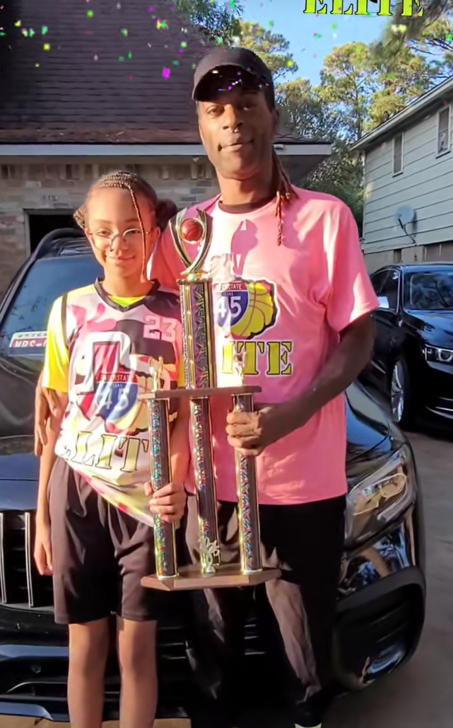 I-45 Elite youth basketball team in North Houston focusing on skill development and teamwork.