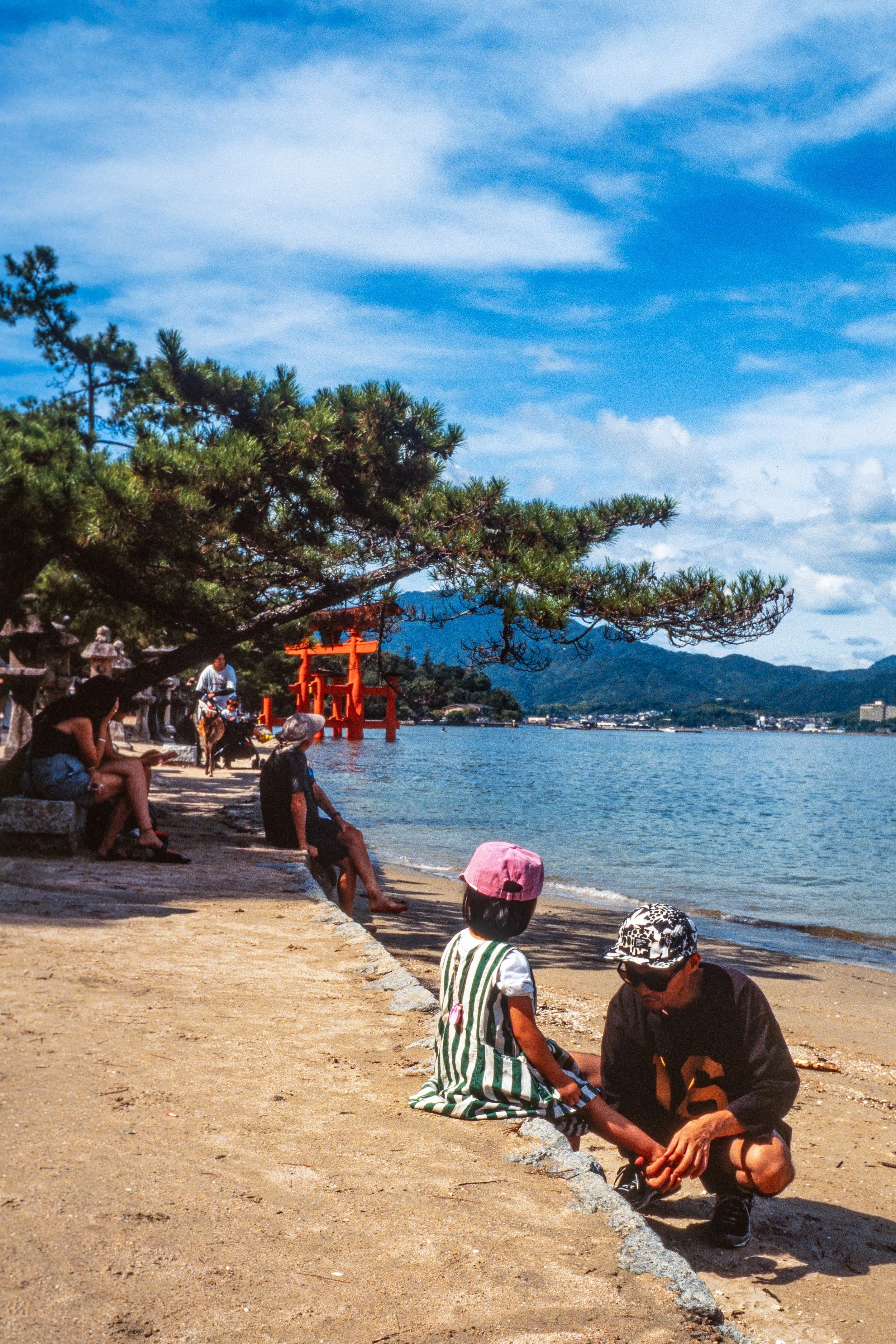LeicaMP_21-35mm_Ektachrome100_Miyajima_1-12.jpg