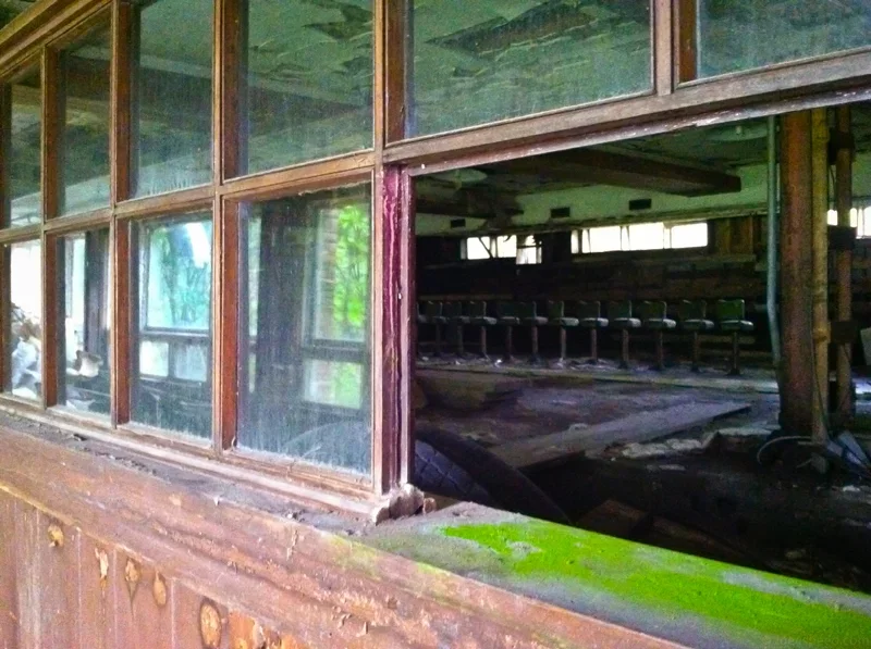 Coffee Shop, Grossinger’s Hotel 2009