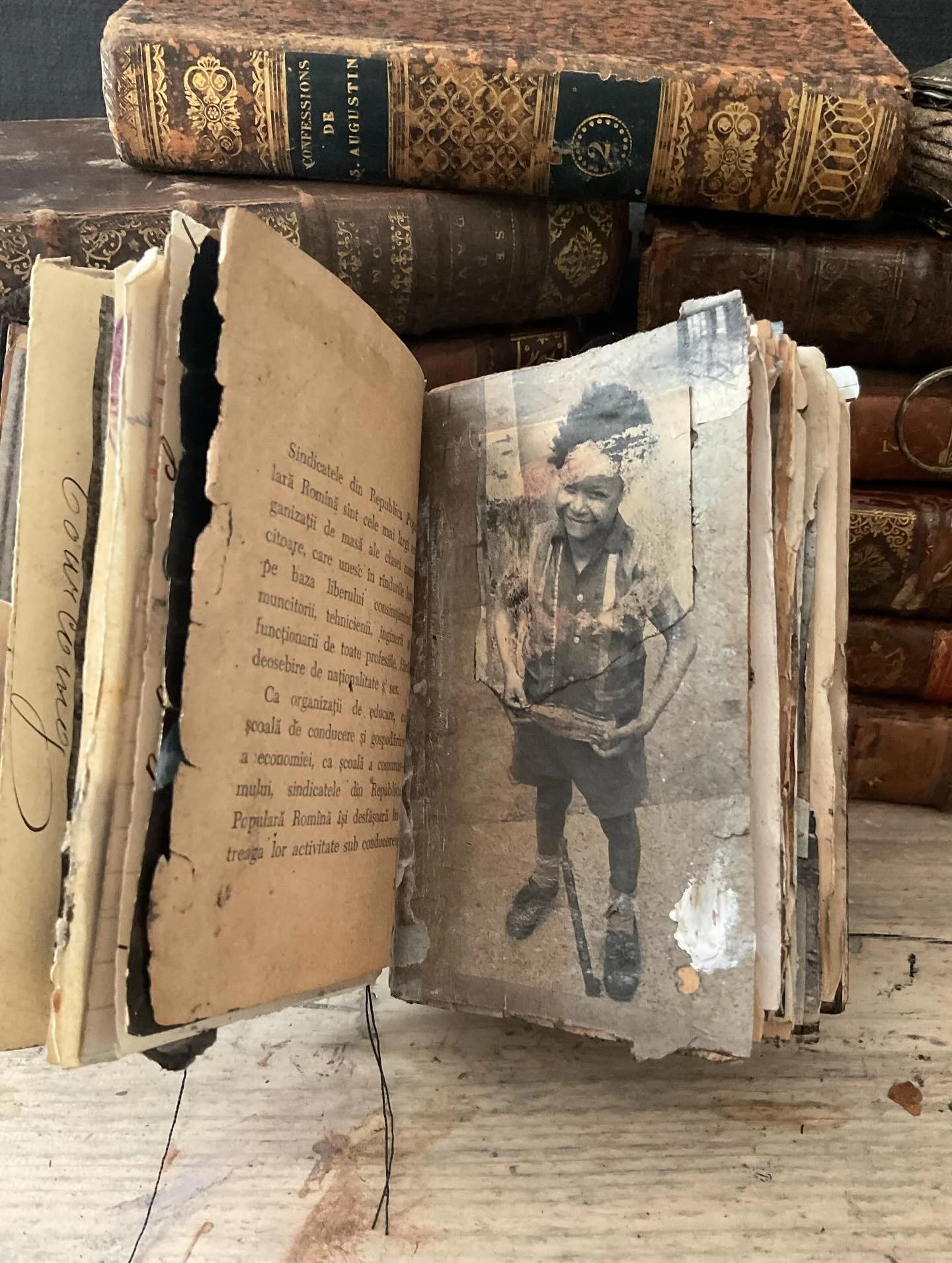 .
&ldquo;Let England Shake&rdquo;  Vol II

A handmade book using antique ephemera, mixed media
.
.
#bookart #collage #handmadebook #handmadejournal #artistbook #mixedmedia #mixedmediaartist #ephemera #antiquebooks #antiquepaper #grungejournal #vintag