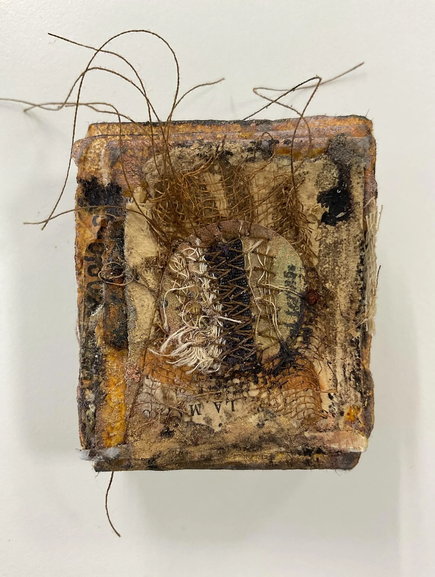 .
.
2&rdquo; x 2&rdquo; Book Nest No XX
Watercolour paper substrate 

Antique ephemera, mixed media, textiles, oil pastels, inks
.
.
#bookart #collage #handmadebook #handmadejournal #artistbook #mixedmedia #mixedmediaartist #ephemera #antiquebooks #a