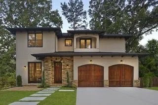 Manufacturer-provided garage door style reference for residential garage door installation and replacement inspiration in Northern Virginia. Final availability, specifications, pricing, and installation scope are confirmed by written quote.