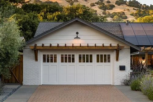 Manufacturer-provided garage door style reference for residential garage door installation and replacement inspiration in Northern Virginia. Final availability, specifications, pricing, and installation scope are confirmed by written quote.