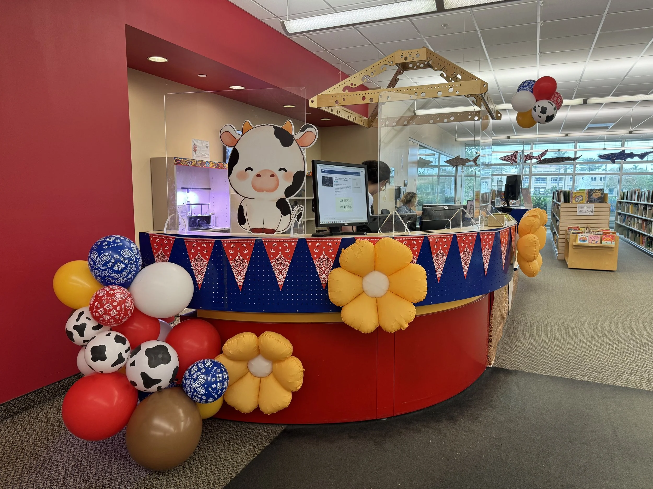 desk balloon decor .jpeg