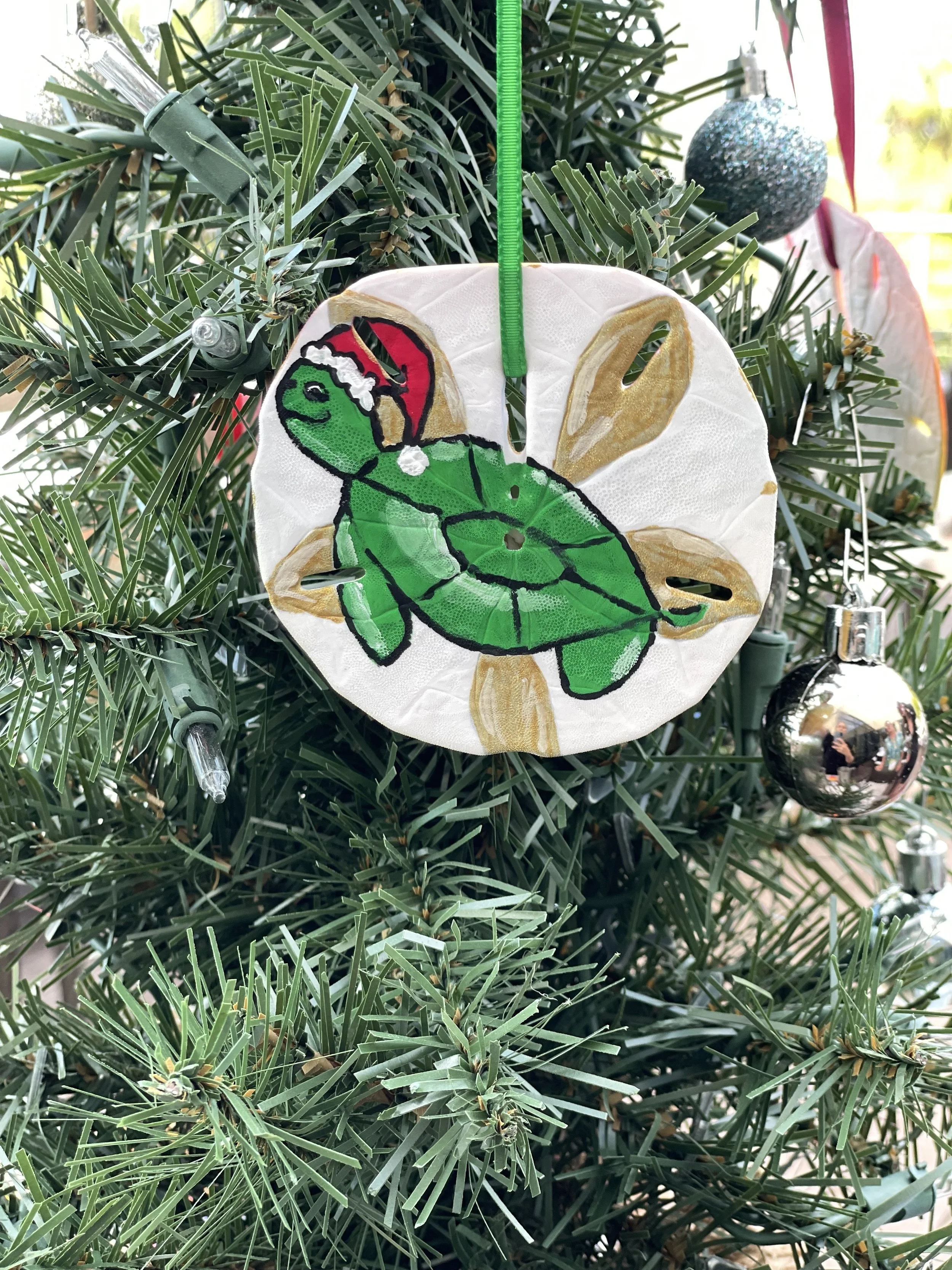 My-Fab-Events_Holiday_Christmas_Painted_sandollars_3.jpeg