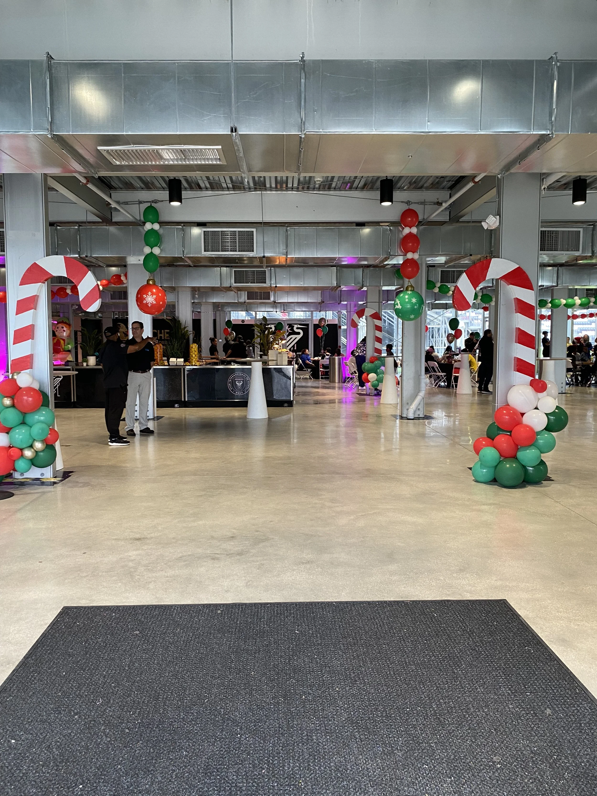 My-Fab-Events_Holiday_Christmas_Balloons_Decor_Backdrop_6.jpeg
