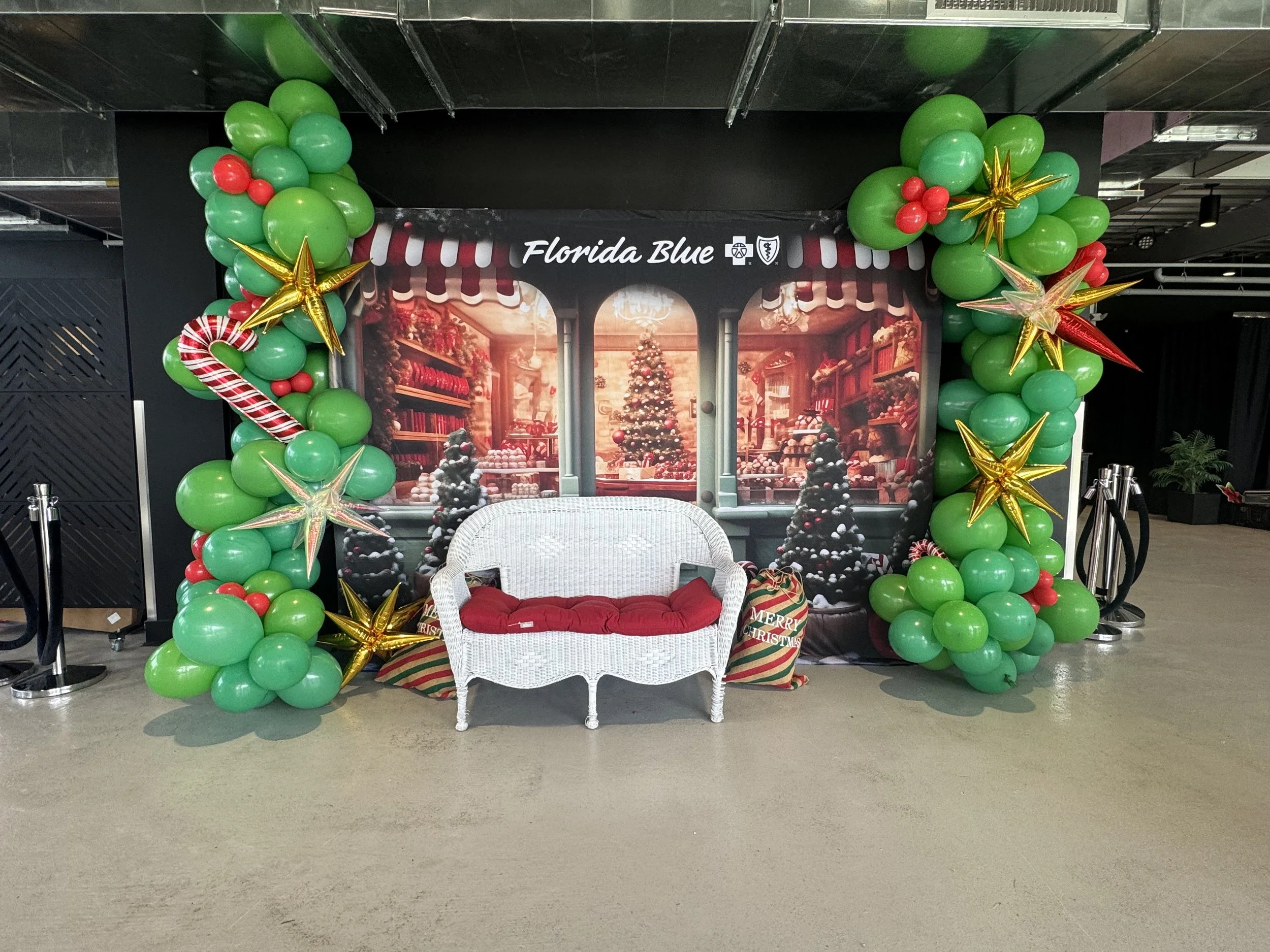 My-Fab-Events_Holiday_Christmas_Balloons_Decor_Backdrop.jpeg