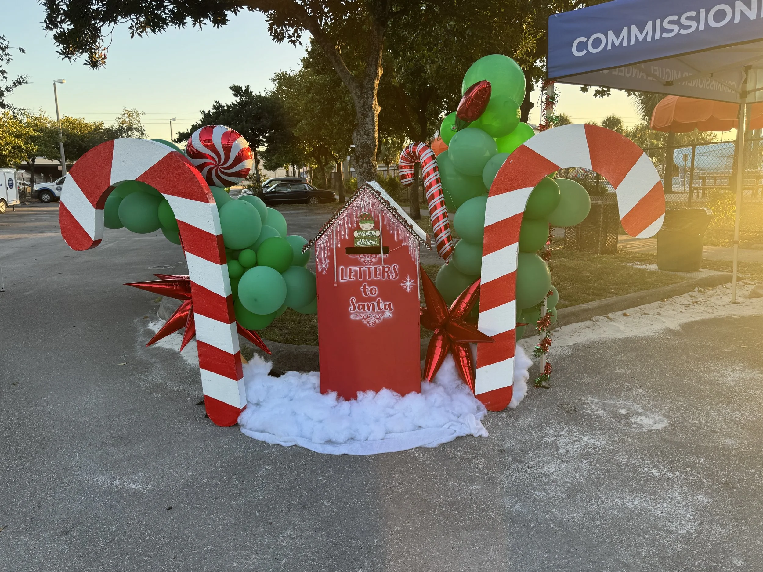 My-Fab-Events_Holiday_Christmas_Balloons_Decor_Backdrop_10.jpeg