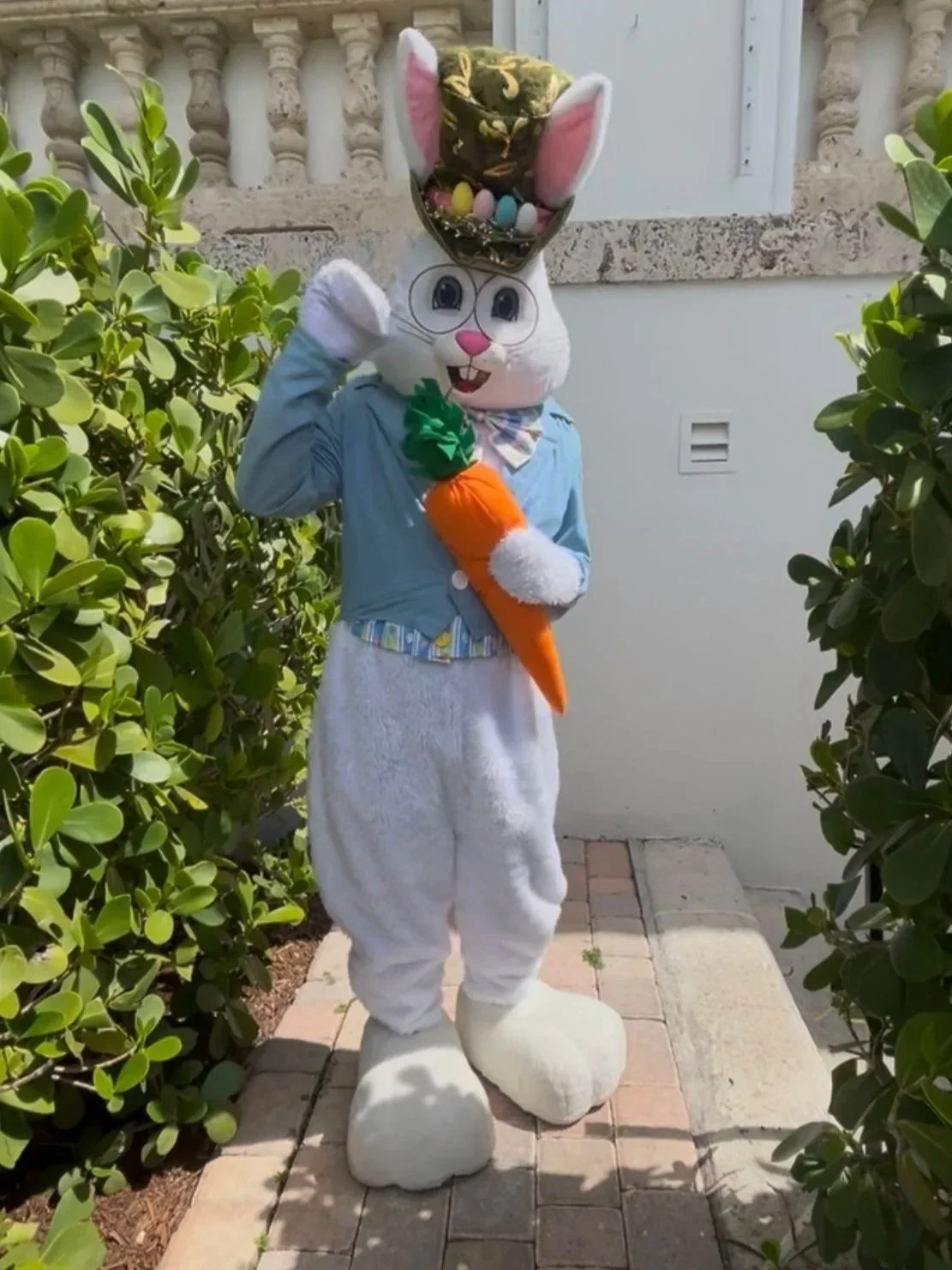 My-Fab-Events_Characters_Easter-Bunny_Waving.jpg
