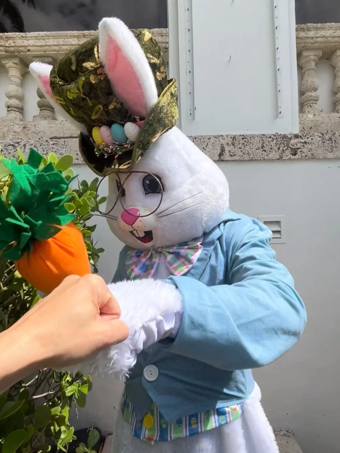 My-Fab-Events_Characters_Easter-Bunny-Fistbump.jpg