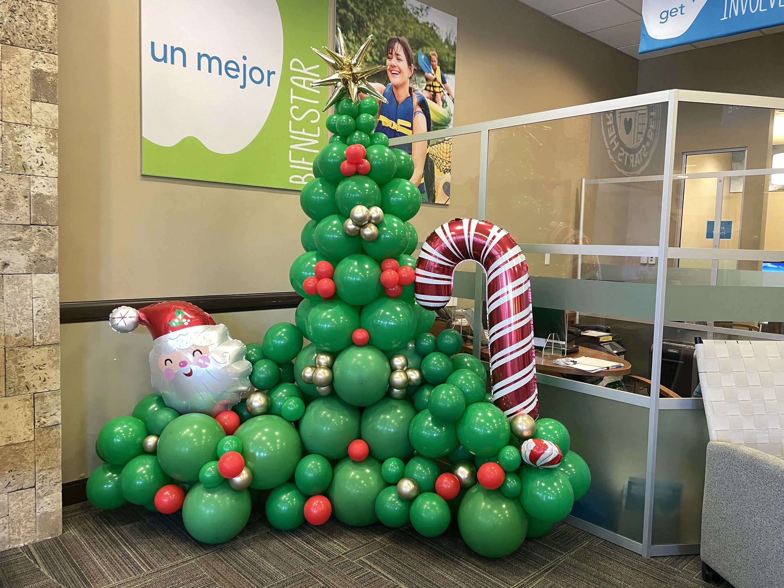 My-Fab-Events_Holiday_Christmas_Balloons_Decor_Backdrop_2.jpeg