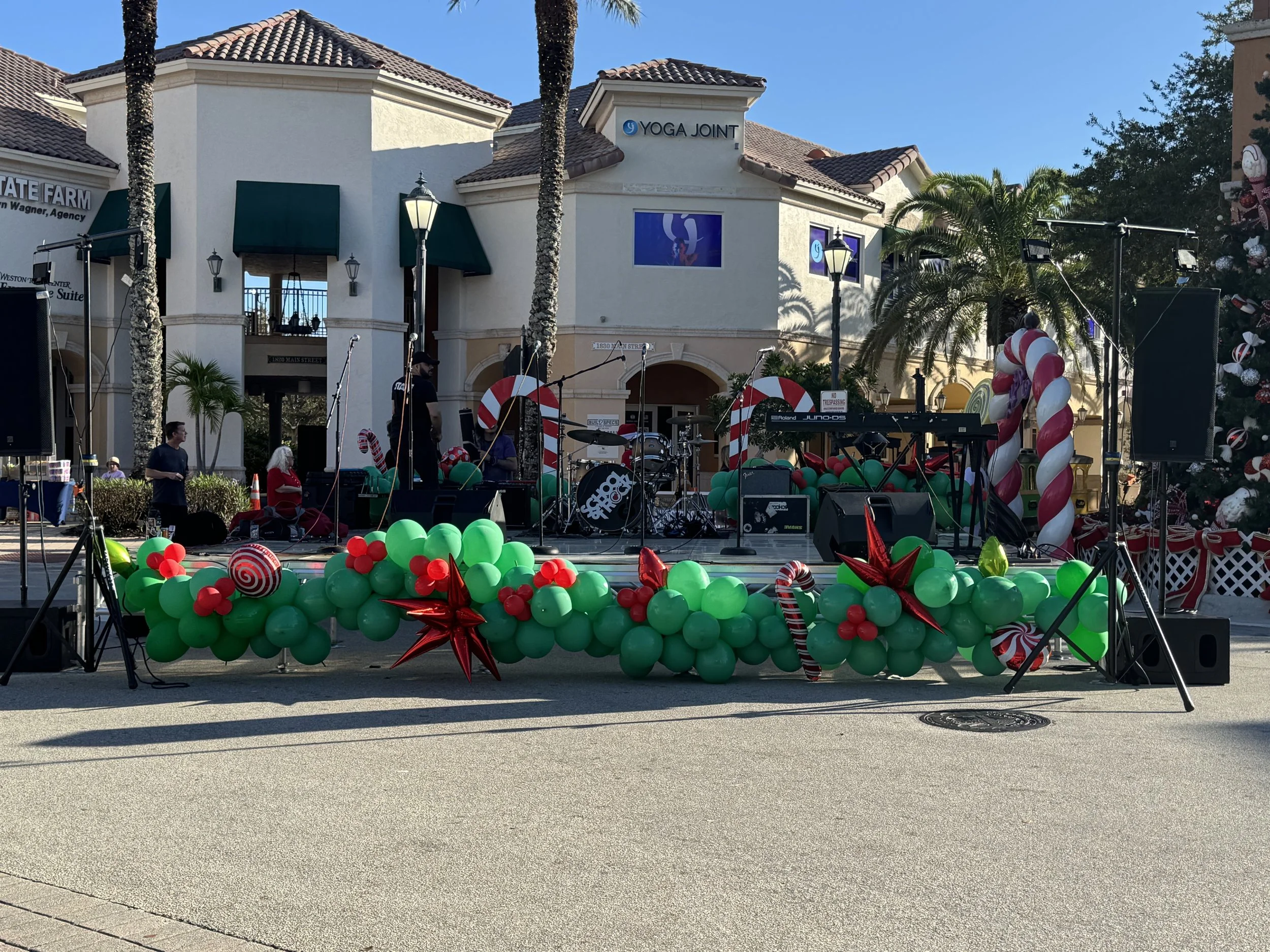 My-Fab-Events_Holiday_Christmas_Balloons_Decor_Backdrop_13.jpeg