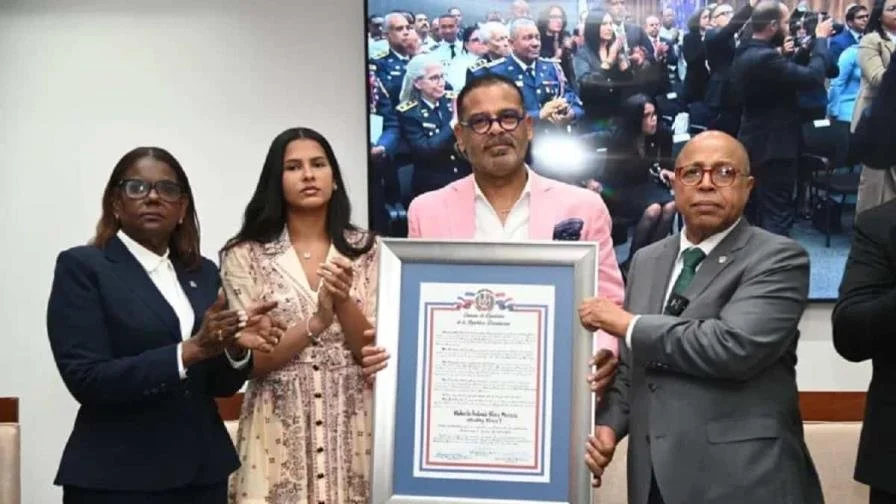 The  Chamber of Deputies  of the  Dominican Republic  presented a  posthumous certificate of recognition  to merengue singer  Rubby Pérez on Tuesday , in an  event  that highlighted his contribution to the country's music and culture.