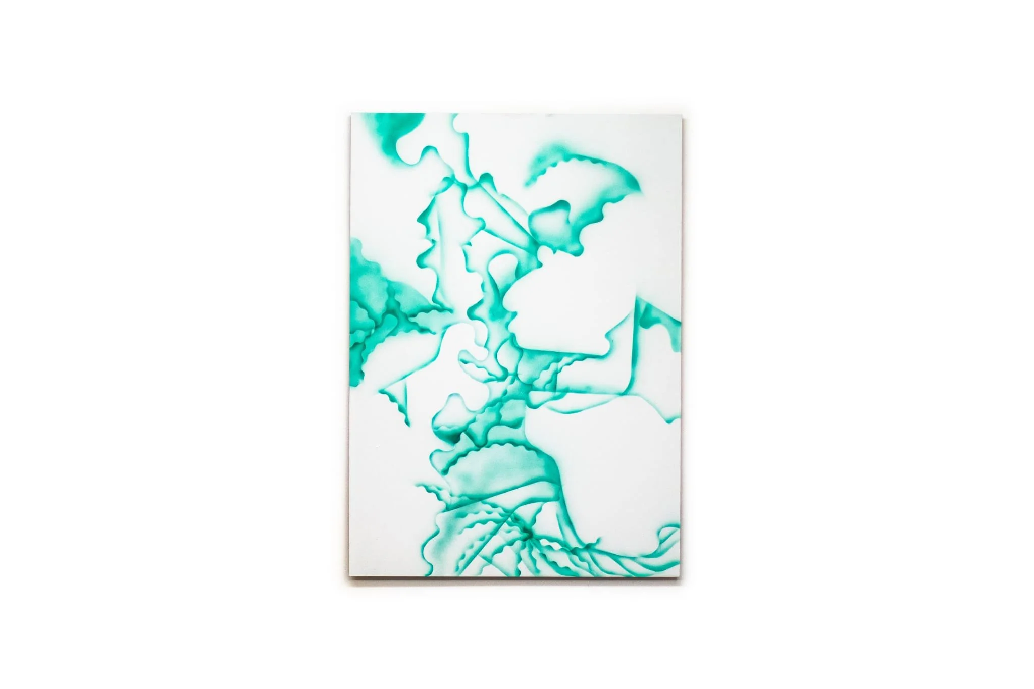 Abstraktes Gemälde mit blauen, fließenden Linien auf weißem Hintergrund.