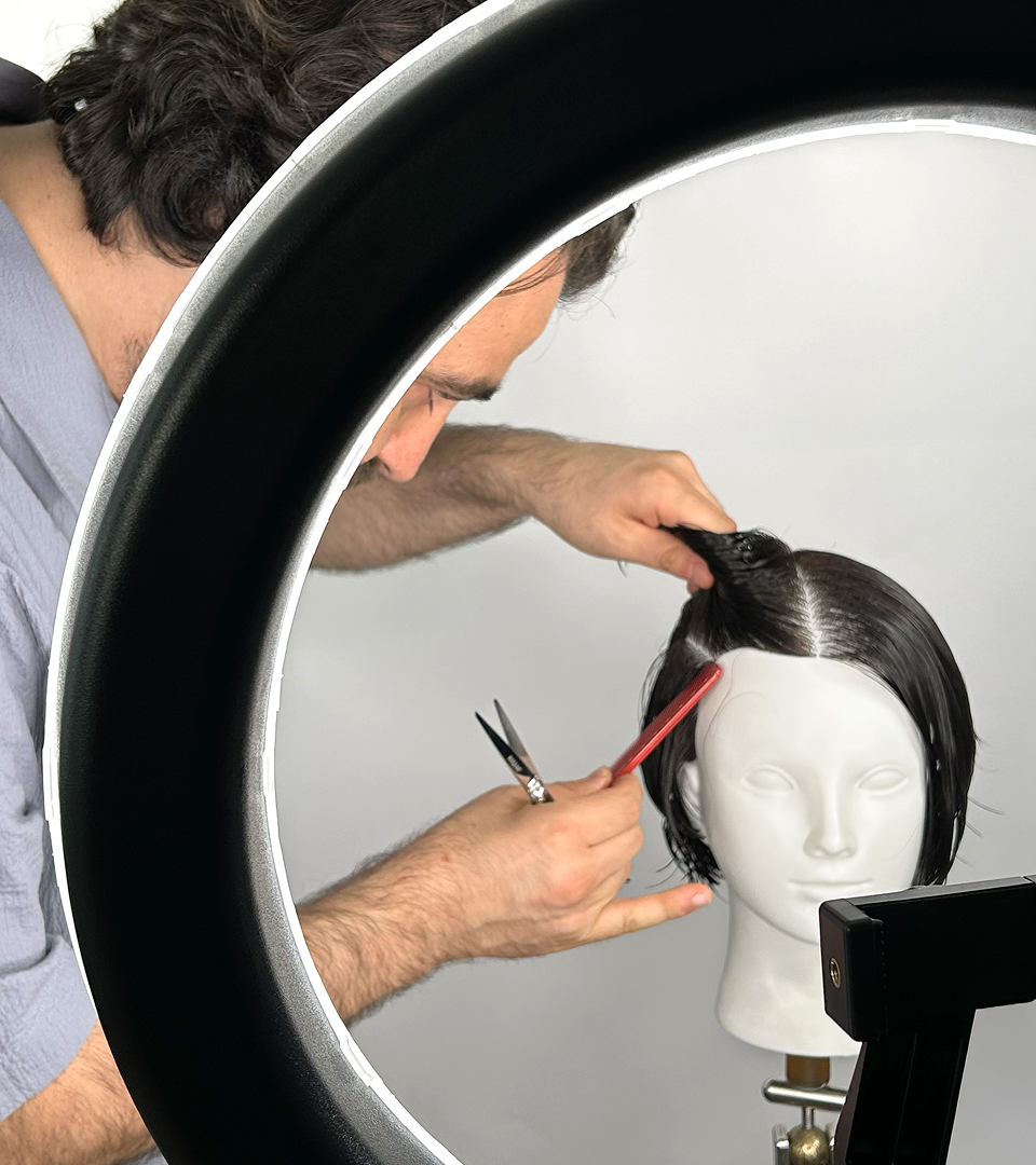 Strukturiertes Haarschneide-Training mit klaren Abläufen am Übungskopf