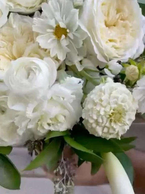 🏳️&zwj;🌈BIG GAY SPOTLIGHT🏳️&zwj;🌈 featuring @uofloristry 💐

Besides for the incredibly unique design work, Unordinary Omen Floristry has beautiful intention behind each piece. Here it is, straight from the florists mouth😉: 

&ldquo;Our products