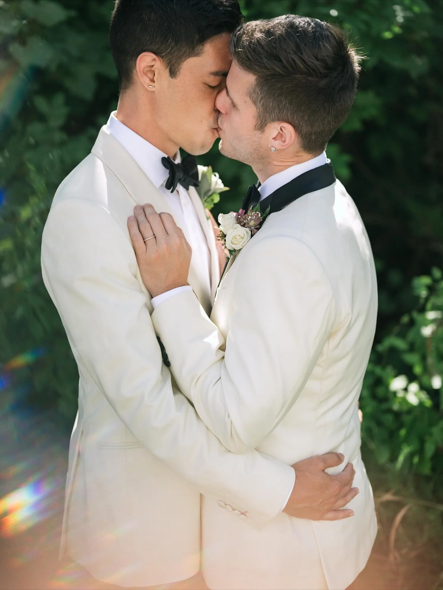 this is what ✨real love✨ looks like 

📸: @roostmke
🤵🏻&zwj;♂️🤵🏼&zwj;♂️: Miles and Anders
Venue: @janserrstudio