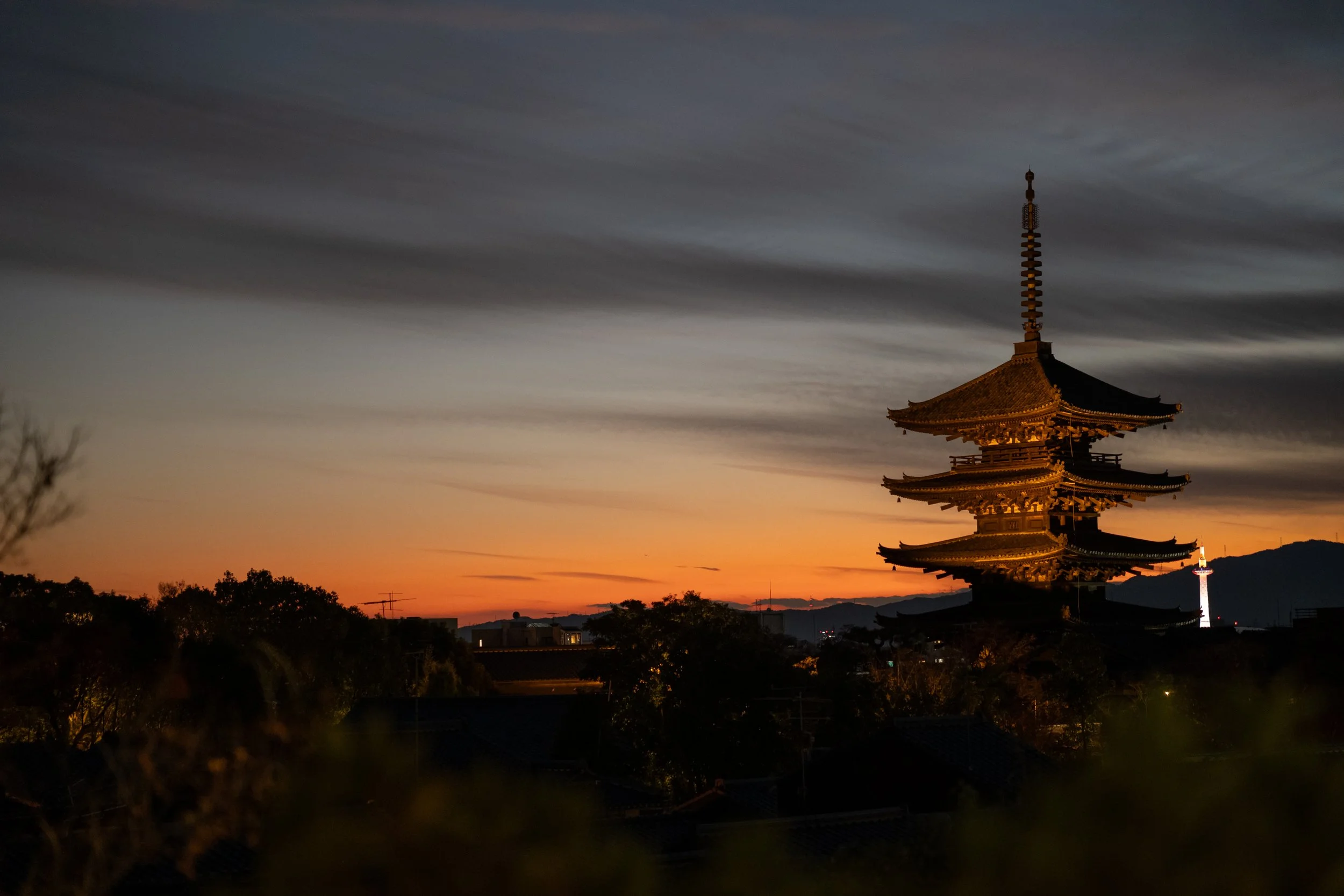 Hōkan-ji Temple Pagoda.jpg