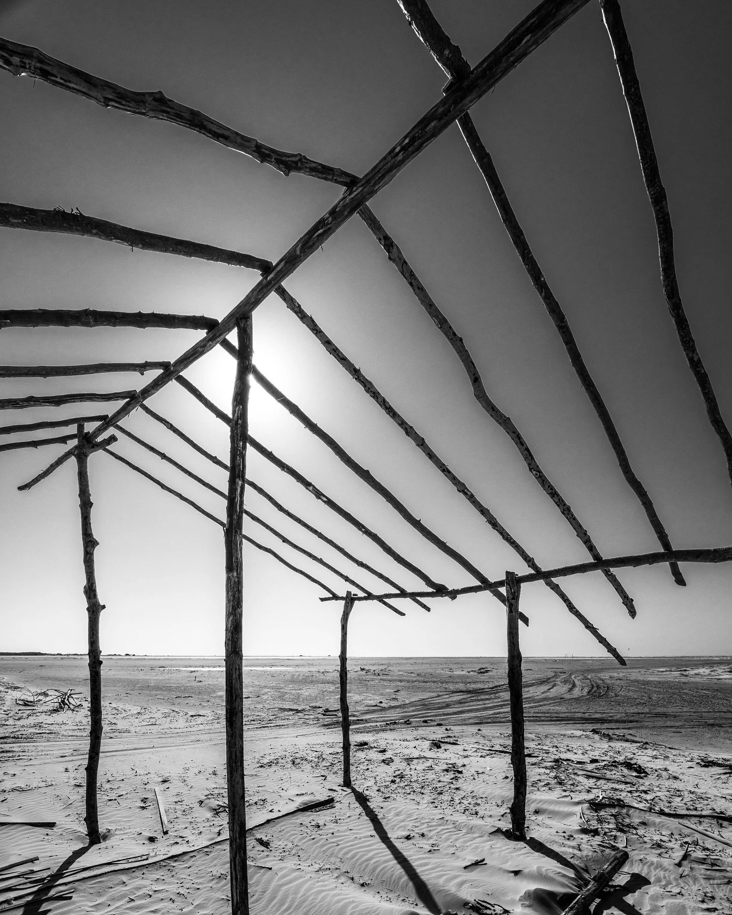 Casas de areia
A fragilidade da vida em lugares in&oacute;spitos.

#len&ccedil;&oacute;is #len&ccedil;&oacute;ismaranhenses #areia #casa #home