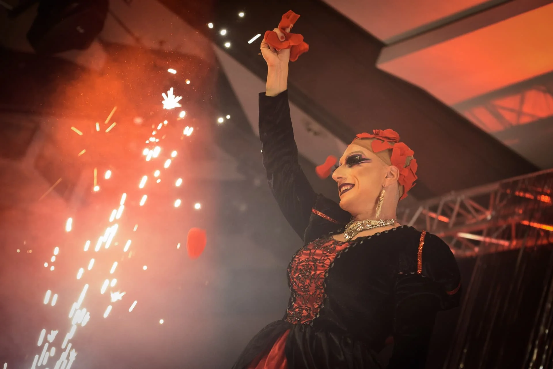 Liz  Queera auf der Bühne in Helmbrechts (2023)