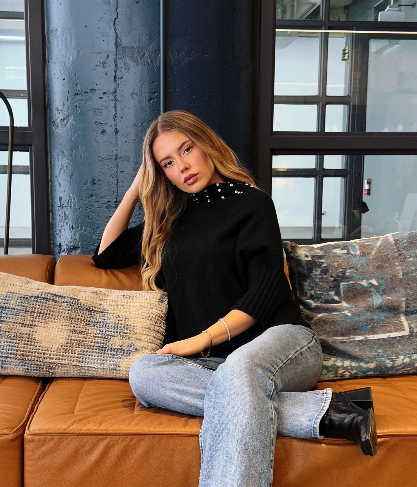 The sweater everyone will ask about 🖤
The Cassia Sweater is holiday perfection | tap shop now to make it yours before it&rsquo;s gone 🌹 

#holidaystyle #winterfashion #holidaycollection #giftideasforher #sweateroutfit #shoprainandrose #holidaycolle
