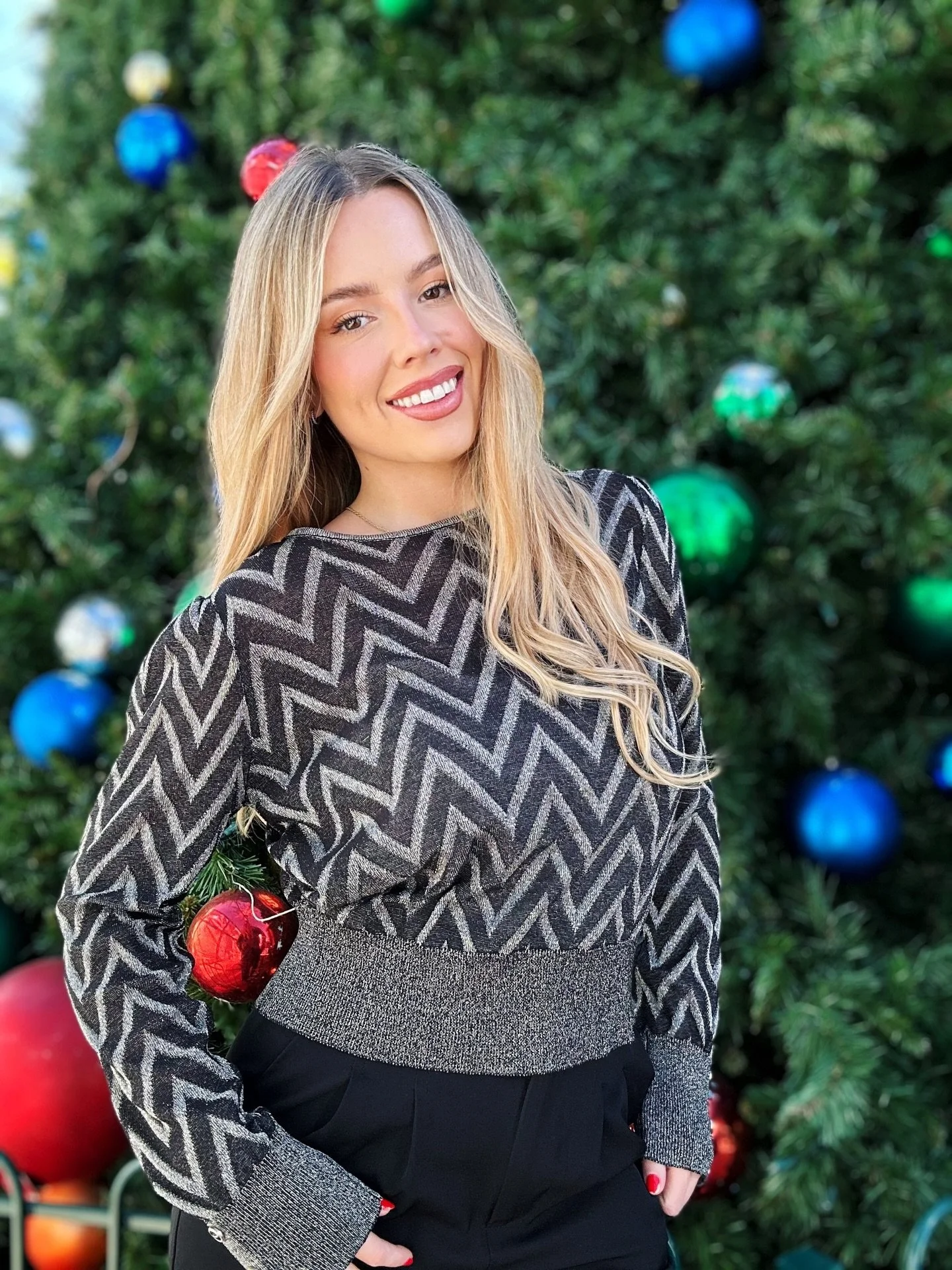 The perfect gift under $50 🤍 Silvercrest Chevron Sweater is on sale for a limited time | Shop our Holiday Sale now at rainandrose.com

.
.
.
.
.
.
.
Chevron sweater, women&rsquo;s knit sweater, winter sweater sale, gift under $50, affordable women&r