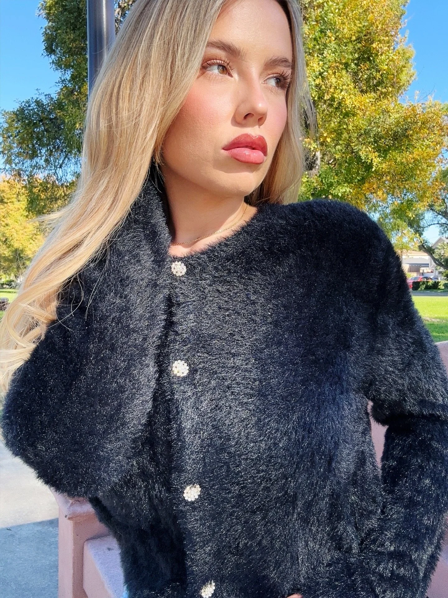 The Frost Bloom Cardigan is proof that cozy can still shine ✨
Soft feel, rhinestone button detail, and styled for everyday wear.
Now included in our holiday deals bc for just $40&mdash;don&rsquo;t miss it.

.
.
.
#HolidayDeals
#WinterDeals
#Affordabl