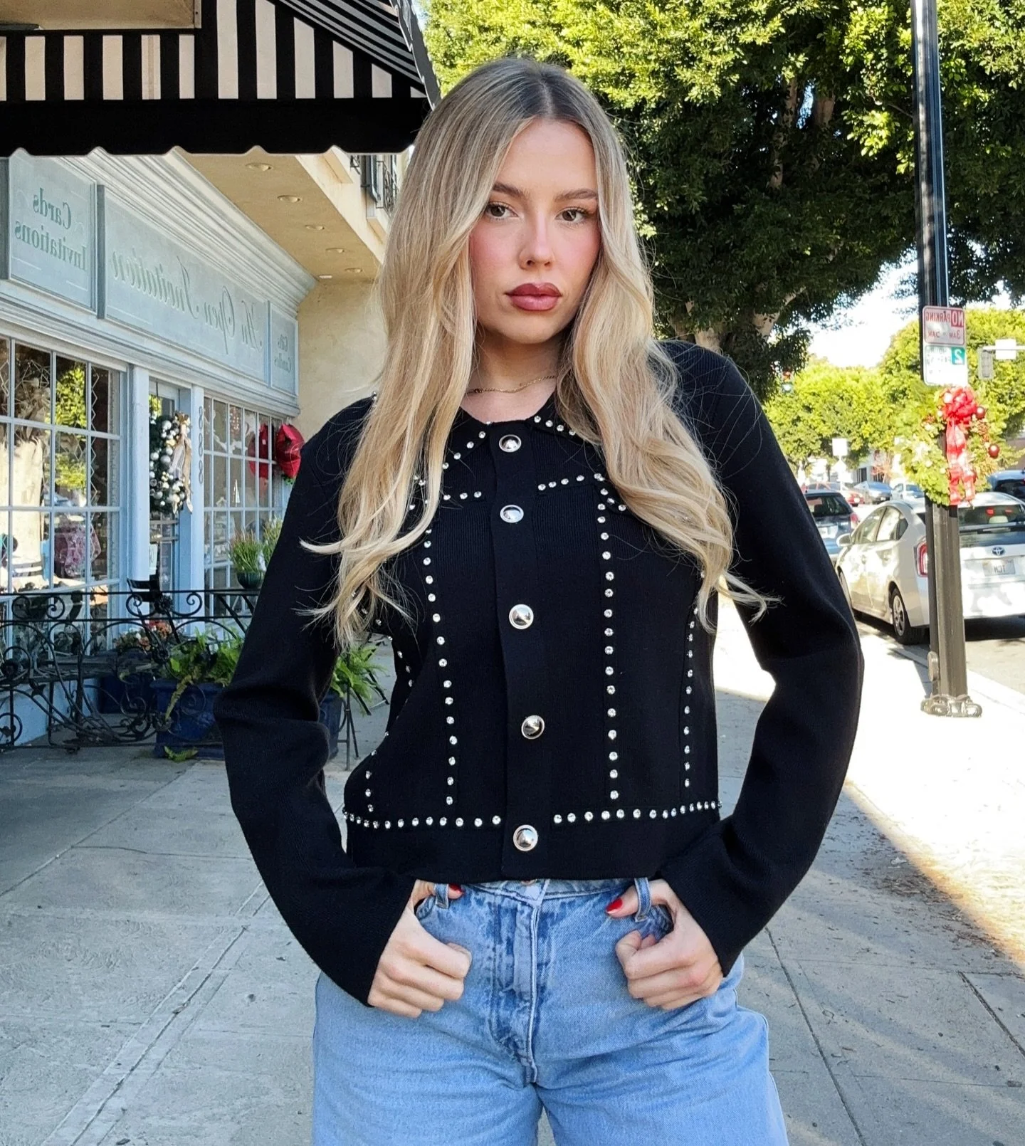 POV: you finally found the perfect jacket&hellip; and it&rsquo;s on sale!
Shop Holiday gifts under $50 now at rainandrose.com

#CloverJacket #HolidaySale #HolidayStyle #WinterJacket #StatementJacket #HolidayOutfits #WinterStyle #ChicLayers #OutfitIns