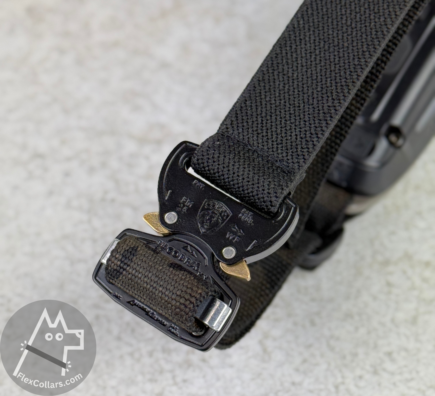 Super Heavy Bungee Collar E-collar Straps. Military-grade materials, AustriAlpin Quick Release Cobra Buckle. Elastic element for comfort. Colour Black Camouflage