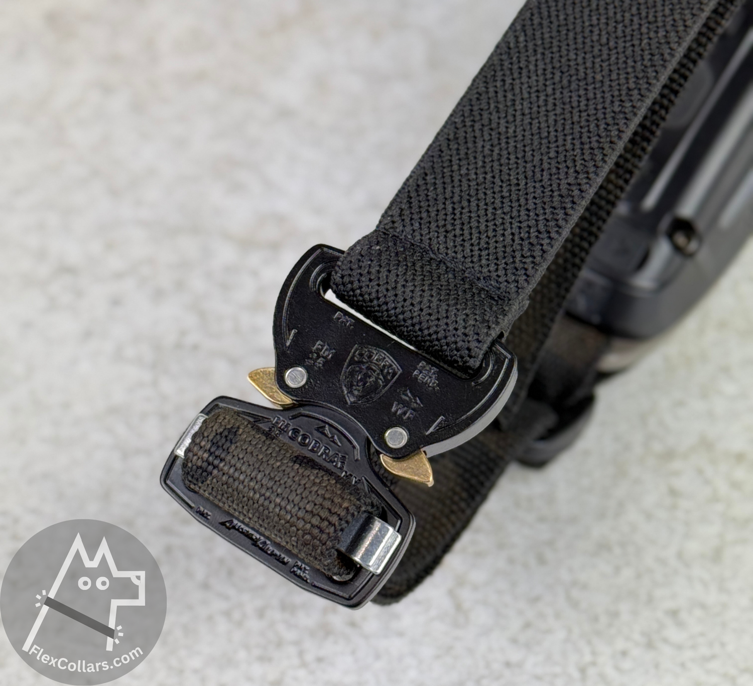 Tactical bungee e-collar strap for dogs, designed to fit most e 