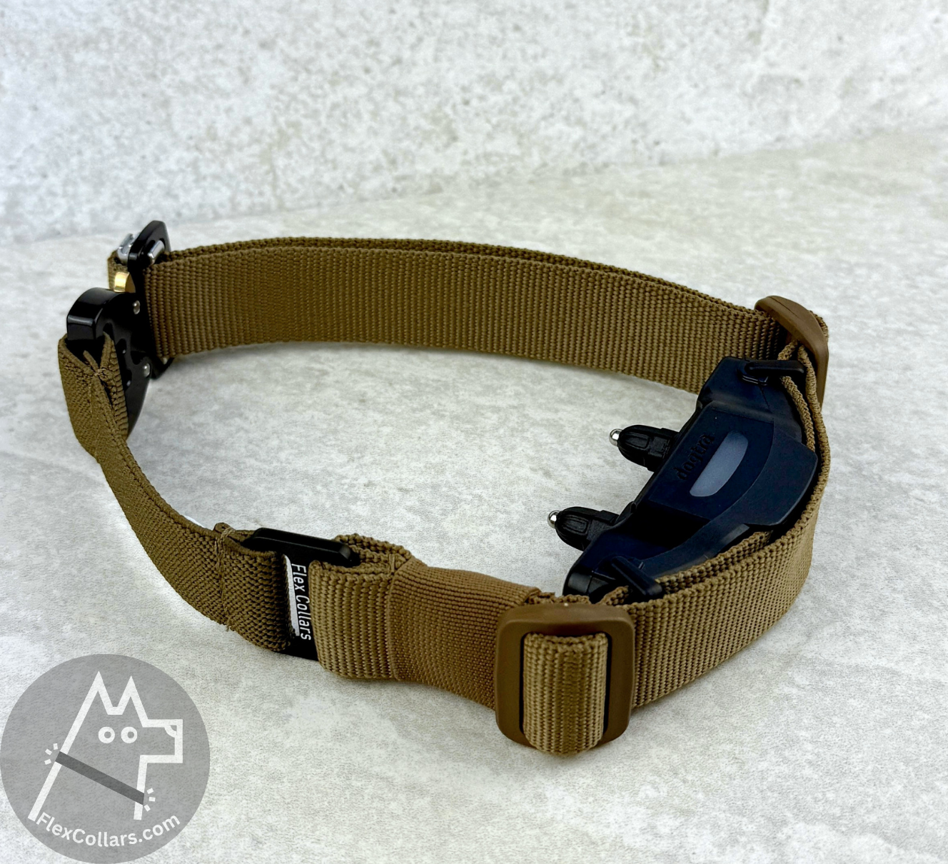 Super Heavy Bungee E-collar Strap for Dogtra 1200, ARC, ARC X. Military-grade materials, AustriAlpin Quick Release Cobra Buckle. Elastic element for comfort. Colour Coyote Brown