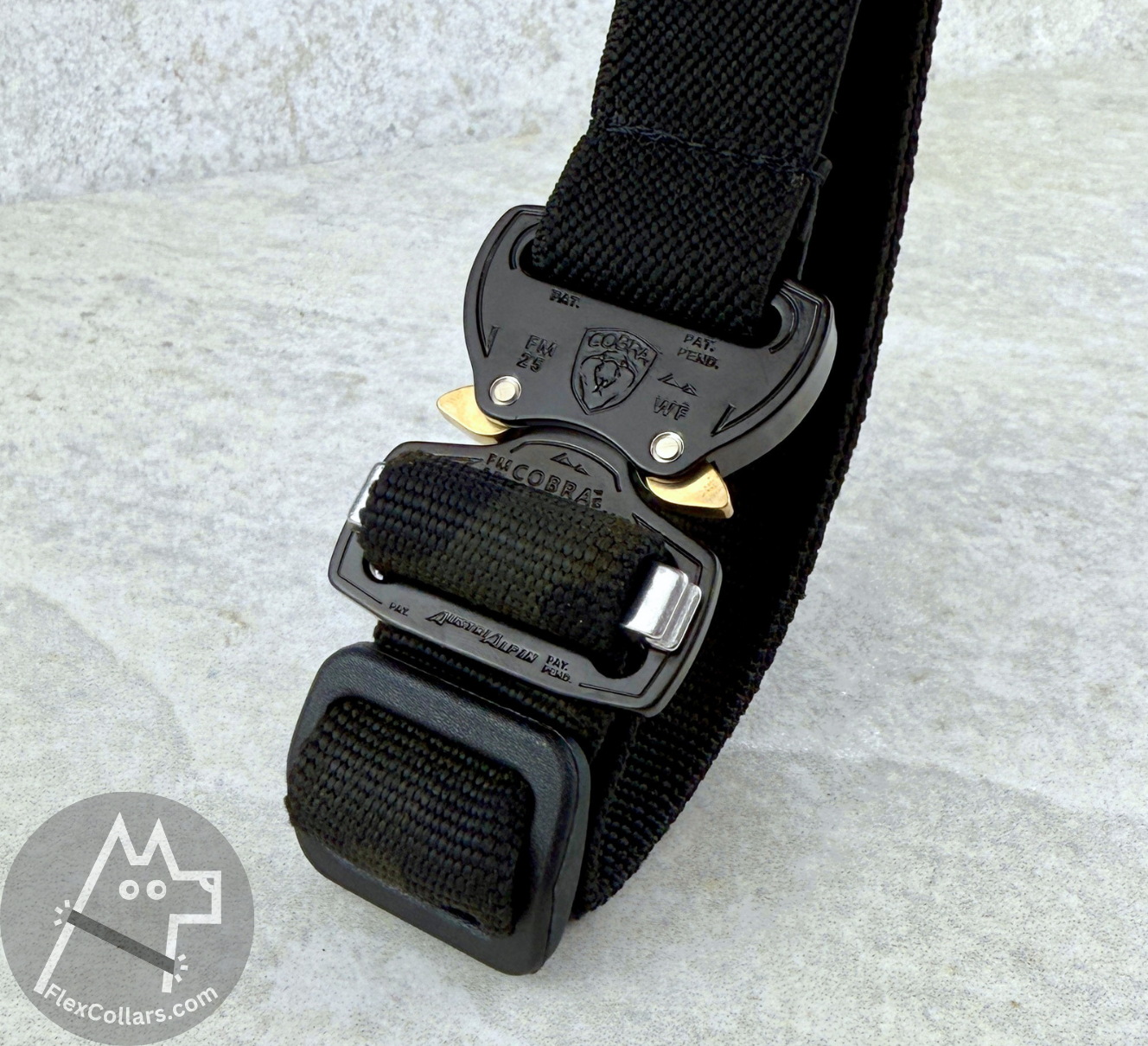 Super Heavy Bungee E-collar Replacement Strap. Military-grade materials, AustriAlpin Quick Release Cobra Buckle. Elastic element for comfort. Colour Black Camouflage