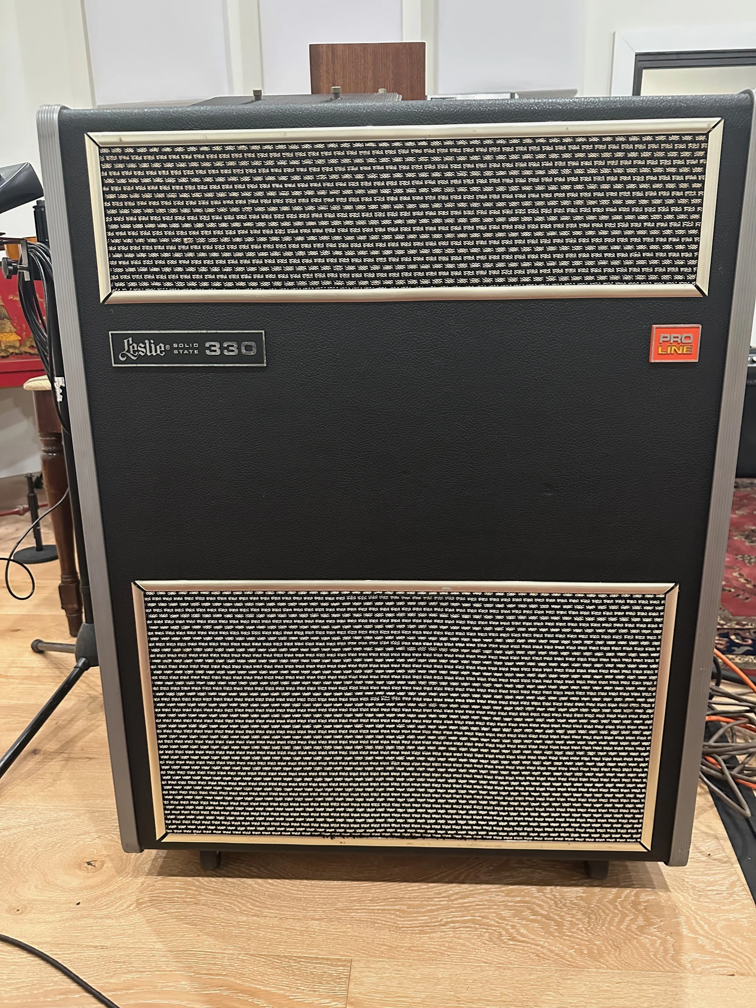 Leslie 330