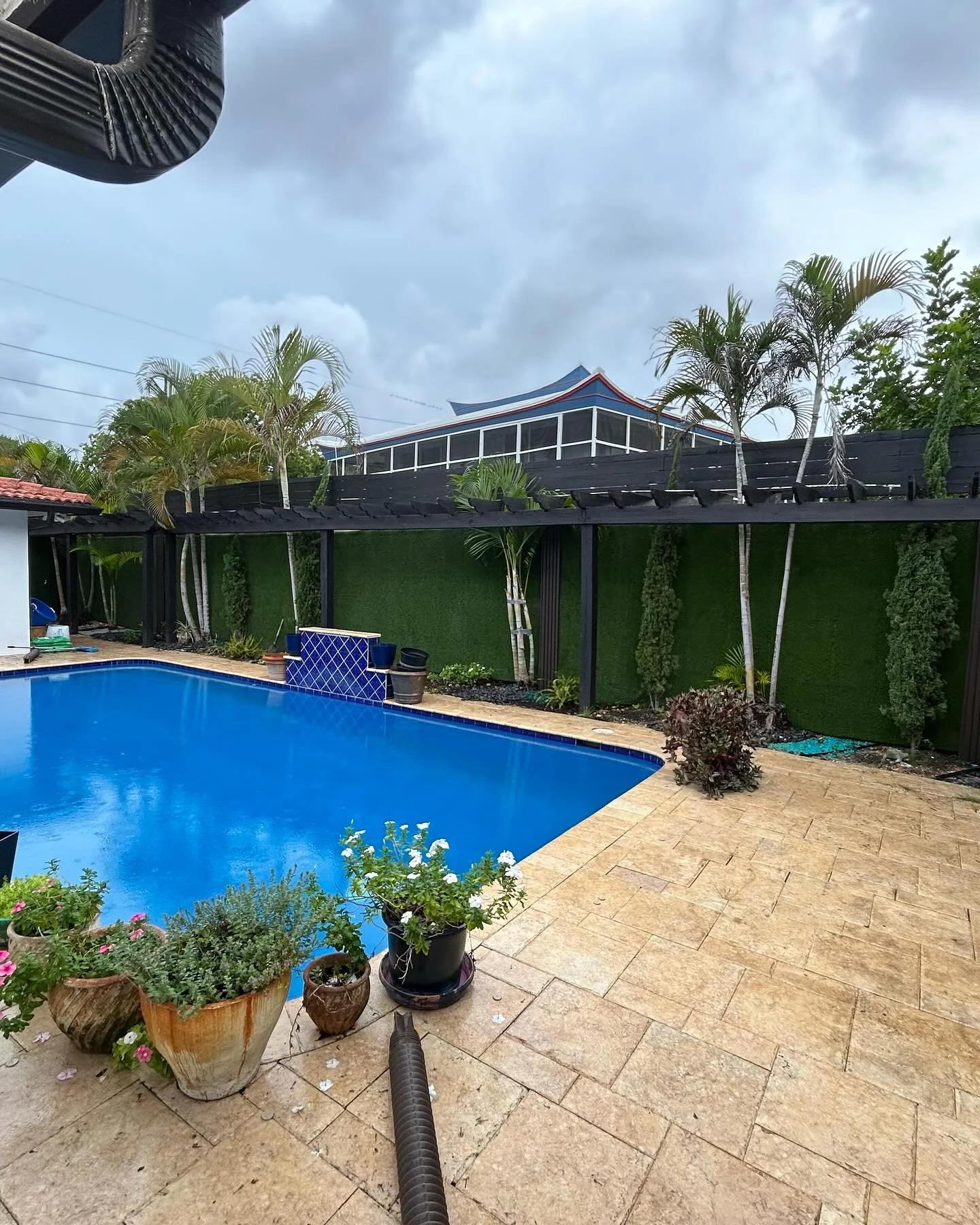 Turf Fence install for privacy #turf #fence #fortlauderdale #wedoitall #compositecladding #columns #southflorida  Give us a call!!! Free estimates