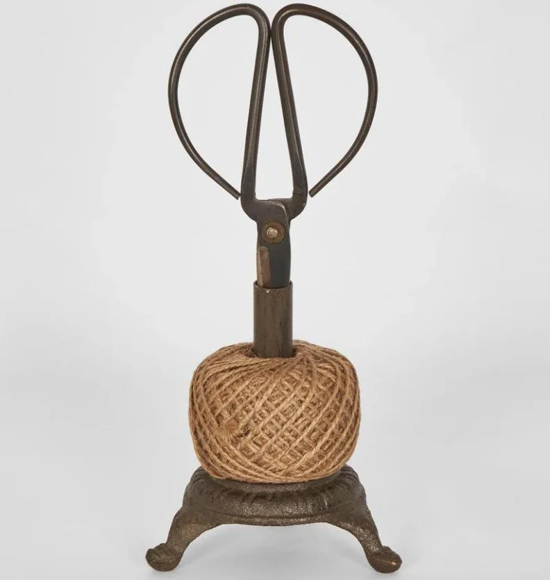 Drapers string holder 3.jpg
