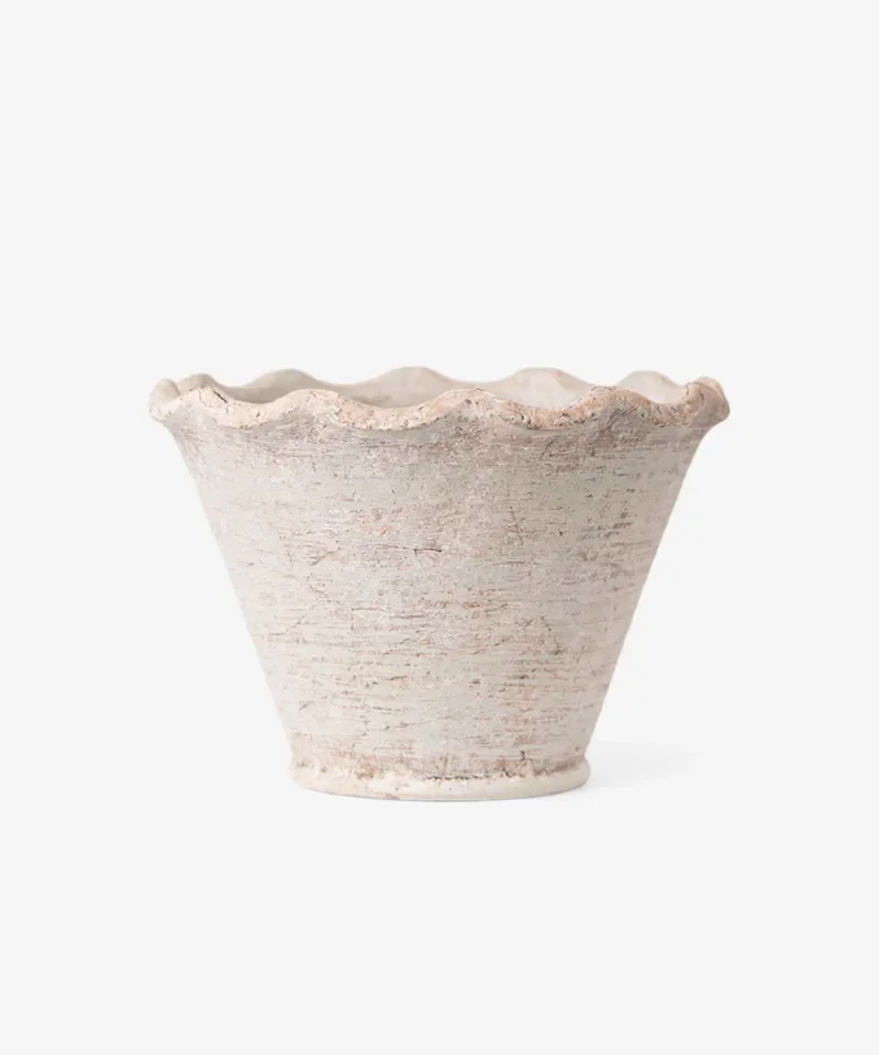 wavy planter pot large white background.webp