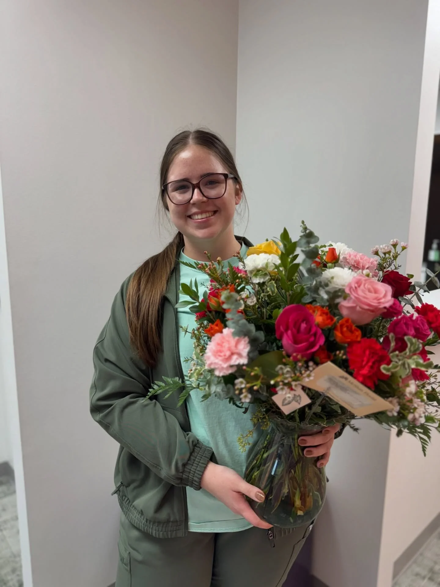 🎉🦷 Happy 1-Year Work Anniversary, Delaney! 🦷🎉
Proud Boomer Sooner, incredible dental assistant, and always ready to step in and support the team wherever needed&mdash; plus a talented sourdough baker! We&rsquo;re extra lucky to have her! ❤️🤍✨