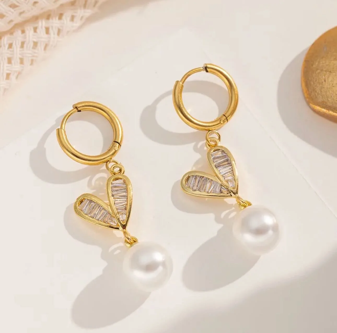 Detalles que enamoran&hellip;
Zarcillos que hablan directo al coraz&oacute;n ✨

#HeartEarrings #LoveInDetails #AccesoriosConEstilo #DetallesQueEnamoran #JewelryLover #CuteStyle #LatinaStyle #AccesoriosConAmor