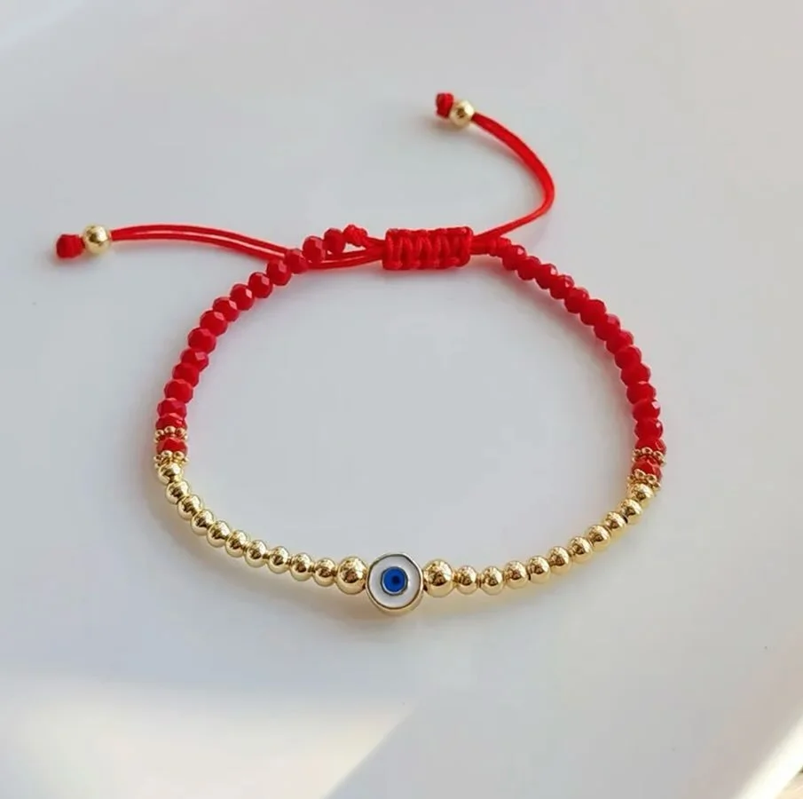 Protecci&oacute;n que brilla ✨ El poder del hilo rojo con un toque dorado para atraer lo bueno y alejar lo que no vibra contigo.

#PulseraDeProtecci&oacute;n #OjitoTurco #HiloRojo #AmuletoDeEnerg&iacute;a #GoldenTouch #BuenaVibra #JewelryWithMeaning 