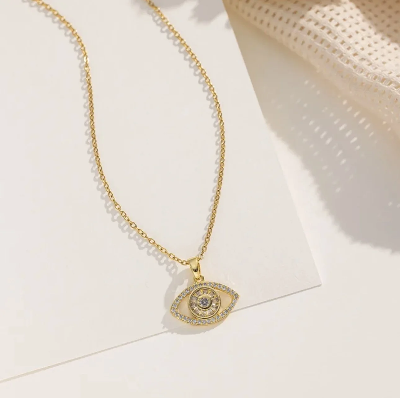 Collar de Evil Eye Dorado con Cristales