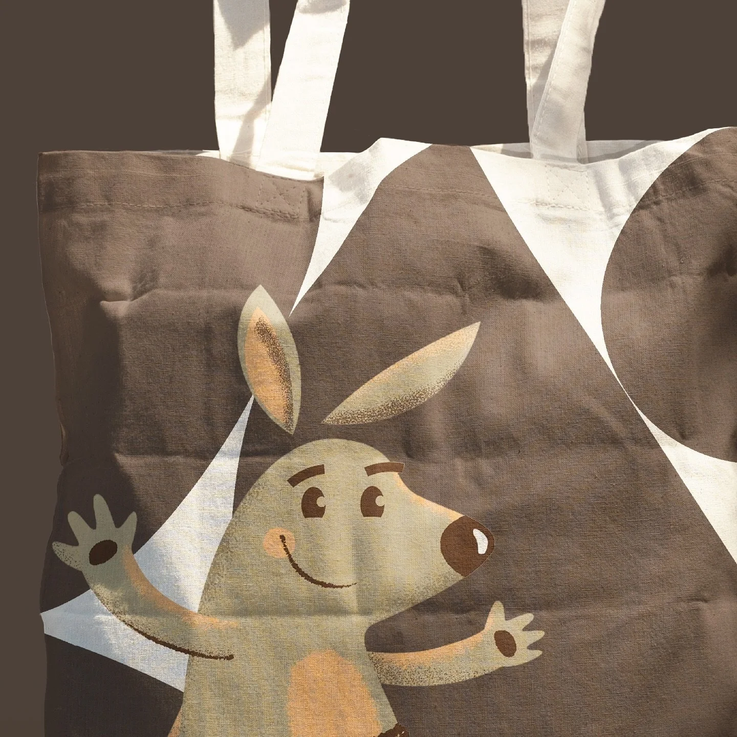 Como parte del proyecto Kangaroo tambi&eacute;n desarrollamos la mascota de la marca y merch.

Conceptualizaci&oacute;n de Kai el Kangaroo 🤎 y direcci&oacute;n  de arte.
Ilustraci&oacute;n por el talentoso @myrocketshop ✨🖍️
