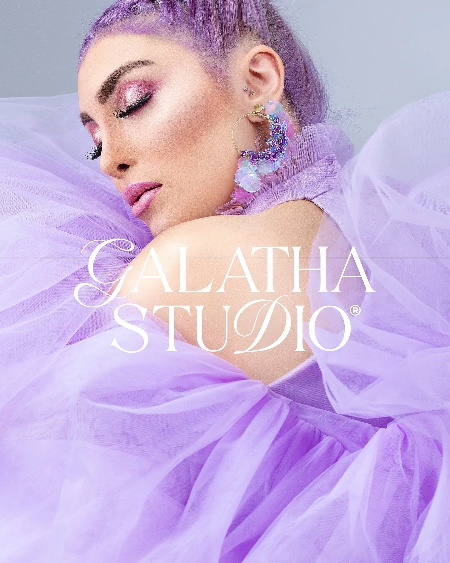 Hace algunos a&ntilde;os conceptualizamos junto a lxs amigxs de @galatha.studio su marca. 💜💎

Inspiradas por los movimientos de las telas construimos una especie de monograma a modo de textura que le dieron vida a esta identidad tan linda.

Gracias