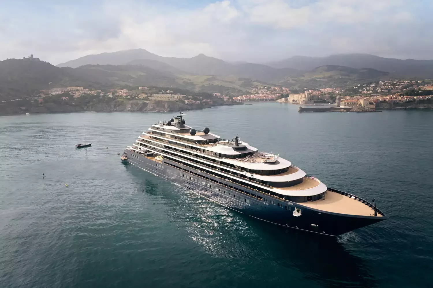 Skye-cruise-ritz-carlton-yacht.webp