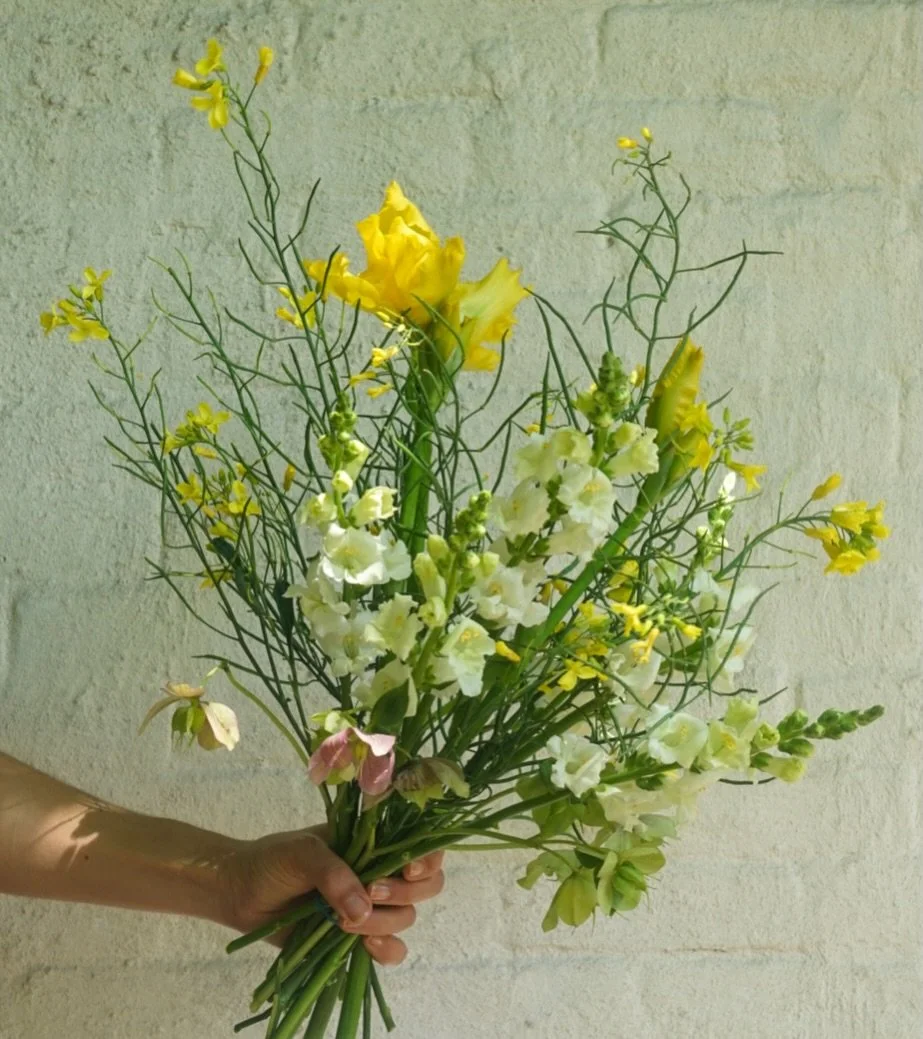 A weekly reminder to bring in beauty. Get locally grown flowers delivered to you💐