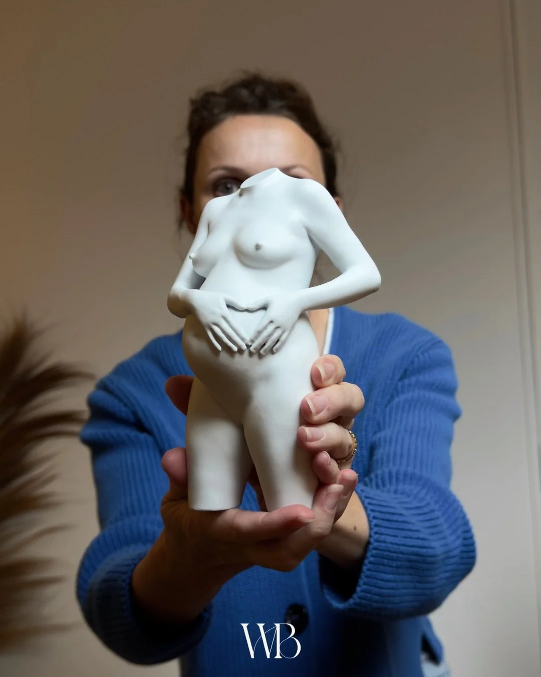 Wondering what pose you want to do for your sculpture? 

Hands on the bump seems to be the most popular option this year 🫶🏼

I have loads of inspo to show you during your appointment, or feel free to have a scroll through my Instagram beforehand to